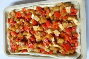 Pizza cu legume si mozzarella