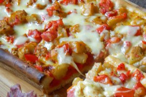 Pizza cu legume si mozzarella