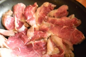 Ceafa de porc , broccoli si sos gorgonzola