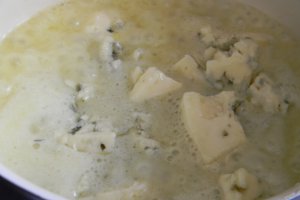 Ceafa de porc , broccoli si sos gorgonzola