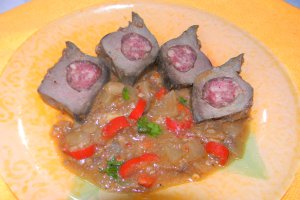Ficat de vitel impanat cu carnat