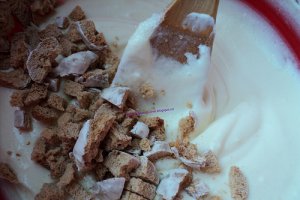 Tort cu mascarpone si turta dulce
