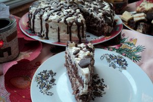Tort cu mascarpone si turta dulce