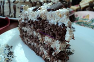 Tort cu mascarpone si turta dulce