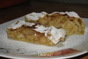 Strudel cu mere, migdale si stafide