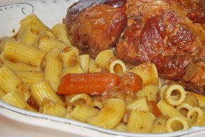 Rasol de vita cu morcovi la cuptor in sos de bere neagra