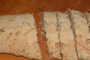 Biscotti cu nuci si portocale