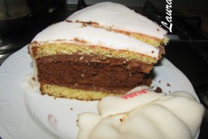 Tort cu 3 tipuri de ciocolata