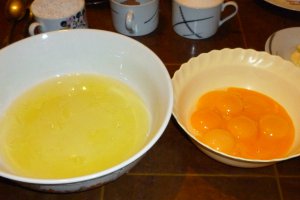Tort cu crema de ness si piersici