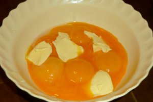 Tort cu crema de ness si piersici