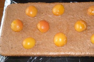 Tort cu crema de ness si piersici