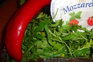 Salata de rucola cu mozzarella