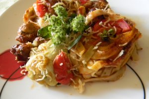 Tagliatelle cu dovlecei si bilute de carne