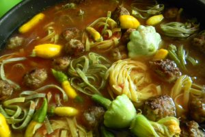 Tagliatelle cu dovlecei si bilute de carne