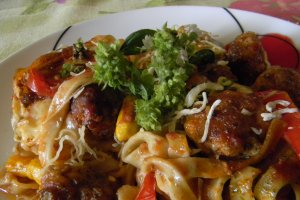 Tagliatelle cu dovlecei si bilute de carne