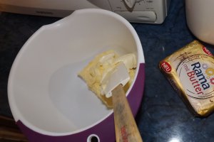 Dobos cu vanilie si Rama mit Butter