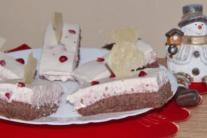 Prajitura cu crema de capsuni si crema de mascarpone cu rodie