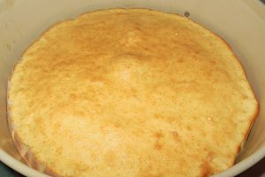 Tort cu mousse de capsuni