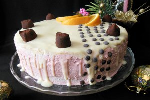 Tort cu mousse de capsuni