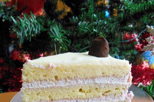 Tort cu mousse de capsuni