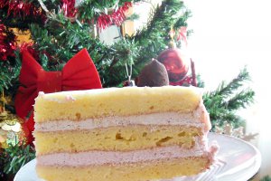 Tort cu mousse de capsuni