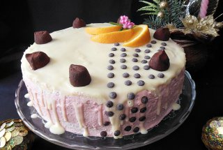 Tort cu mousse de capsuni