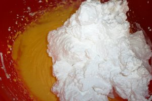 Prajitura cu frisca si piscoturi