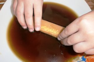 Prajitura cu frisca si piscoturi