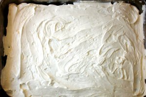 Prajitura cu frisca si piscoturi