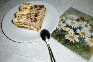 Prajitura cu frisca si piscoturi