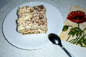 Prajitura cu frisca si piscoturi