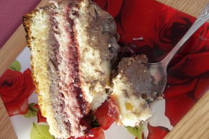 Tort cu jeleu de visine si crema de ciocolata cu  mascarpone