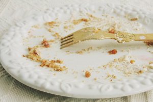 Reteta de preparare a papanasilor fierti cu pesmet de biscuit si dulceata de trandafir