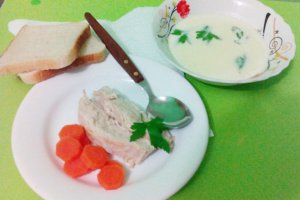 Ciorba radauteana din piept de curcan