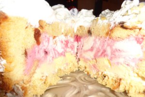 Panettone umplut cu inghetata