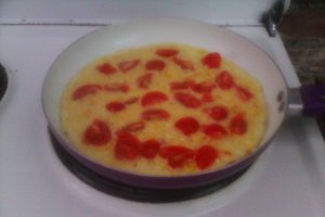 Omleta cu telemea Delaco si rosii chery