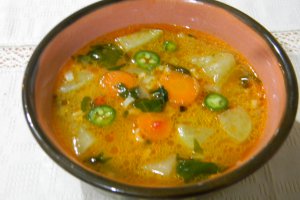 Ciorba  cu os de porc si gulie