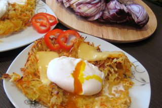 Rosti de cartofi cu ou posat