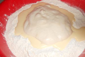 Cozonac cu mac, nuca si rahat