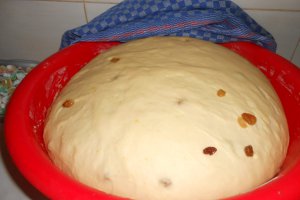 Cozonac cu mac, nuca si rahat