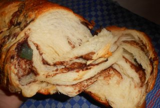 Cozonac cu mac, nuca si rahat