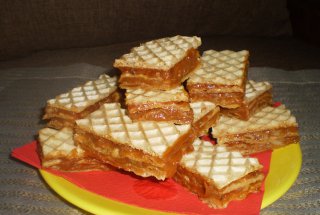 Desert foi de napolitana cu crema caramel si nuca