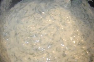 Galusti de spanac cu sos de marar si chiftele