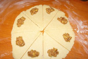 Cornulete cu untura, nuca si gem