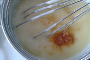 Prajitura alba cu crema de lamaie