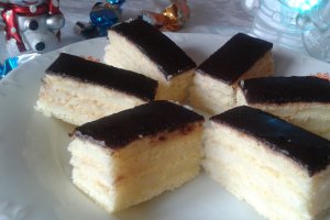Prajitura alba cu crema de lamaie