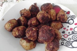 Chiftelute cu sos de branzeturi