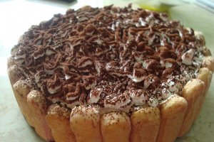 Prajitura cu piscoturi, mascarpone, ananas si zmeura