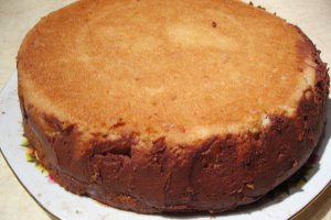 Tort cu crema de ciocolata si dulceata de gutui