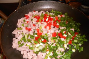 Pizza cu ceapa verde si altele